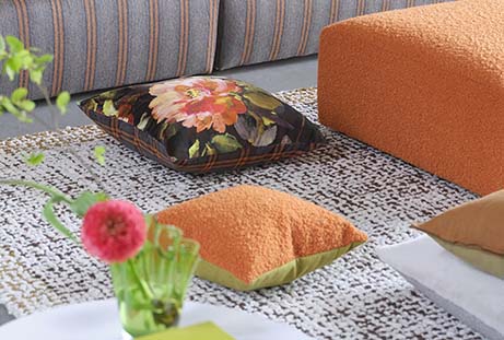 Einrichtungstipps-kleines-Wohnzimmer-Ideen-Kissen