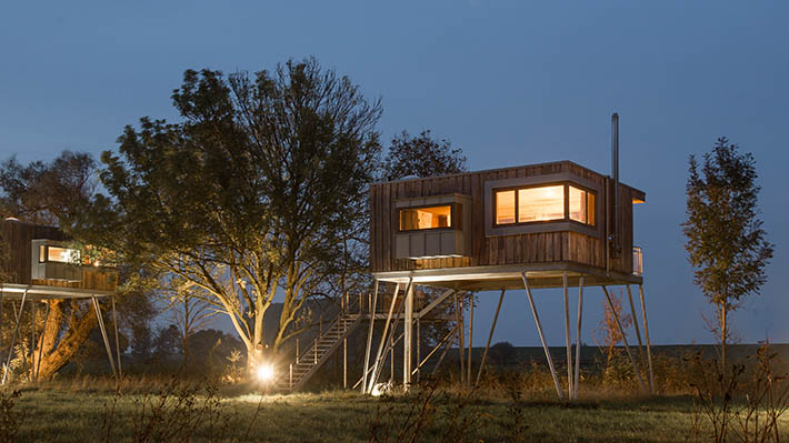 Design-Ferienhaus-Baumhaus-Elbinsel-Krautsand