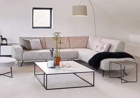 Einrichtungstipps-Wohnzimmer-Ordnung-Couchtisch