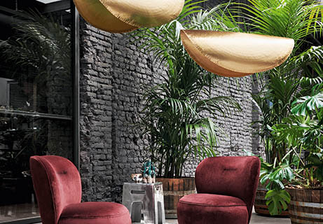 Einrichtungstipps-Großes-Wohnzimmer-Ideen-Blue-Wall-Magazin